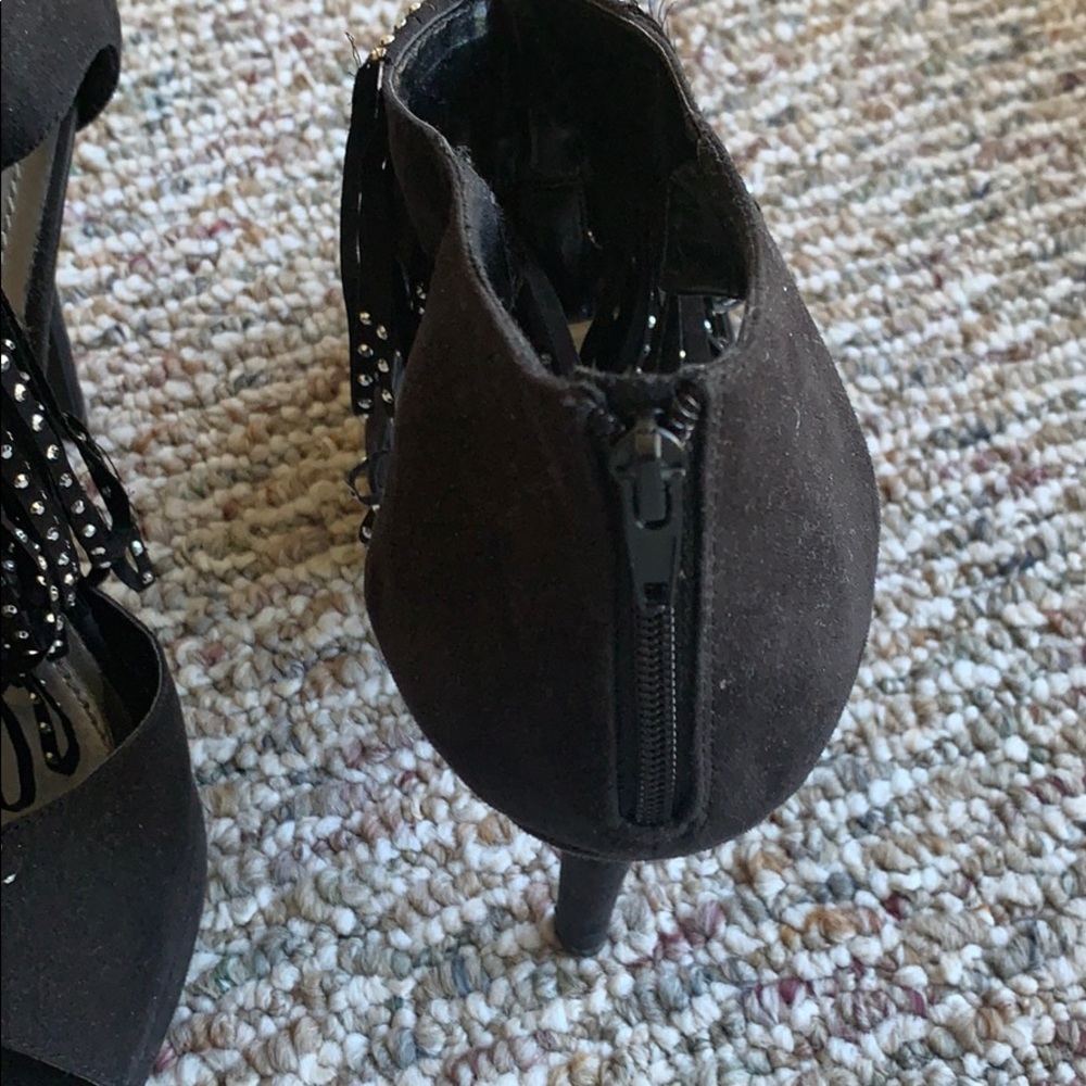 High heels - Picture 4 of 6